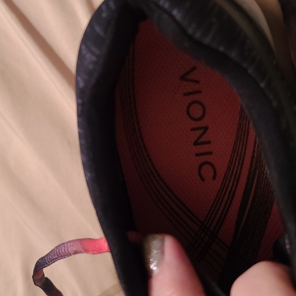 Vionic black sneakers - Picture 4 of 5